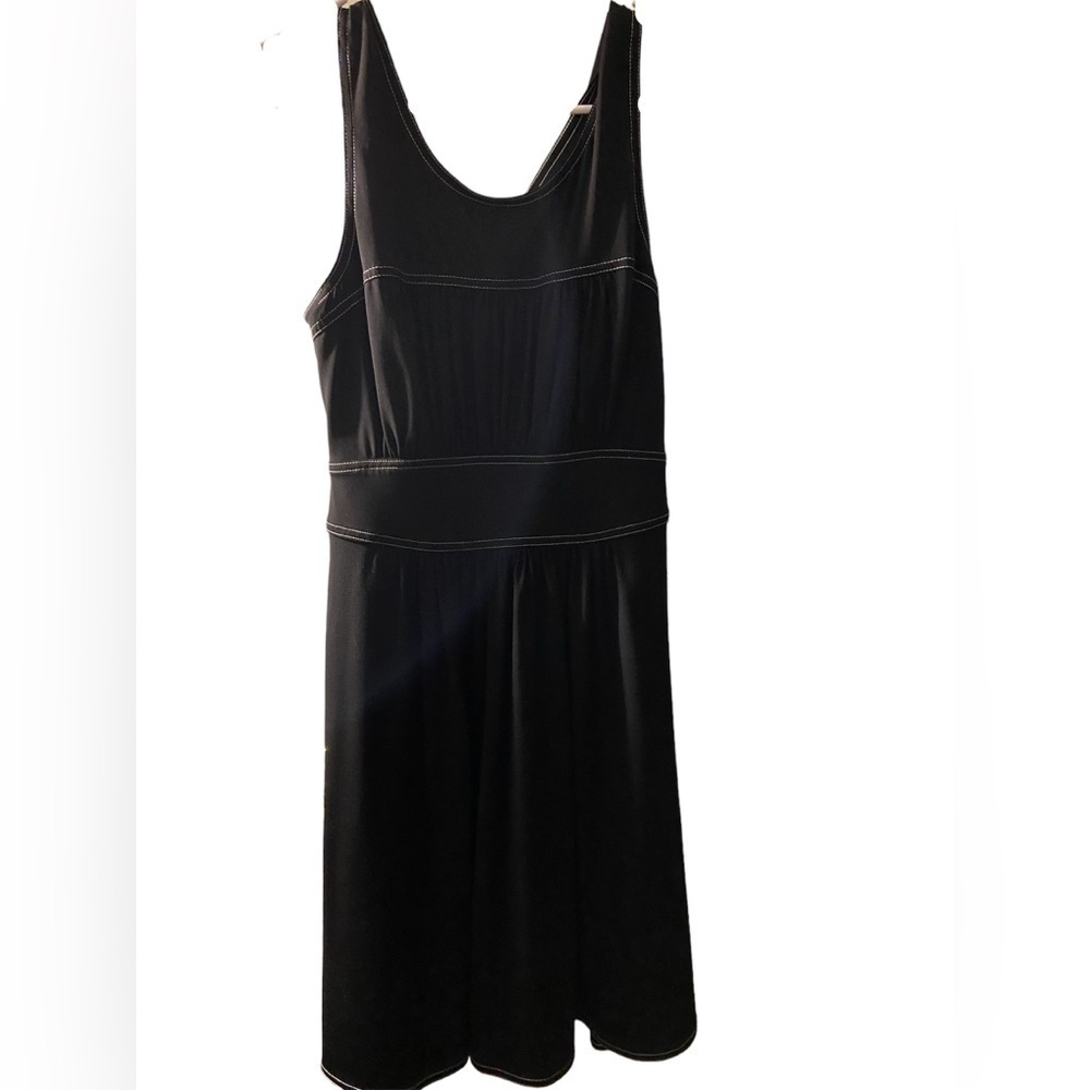 BCBGmaxazria black & white stitching dress w peek a hole on back size medium